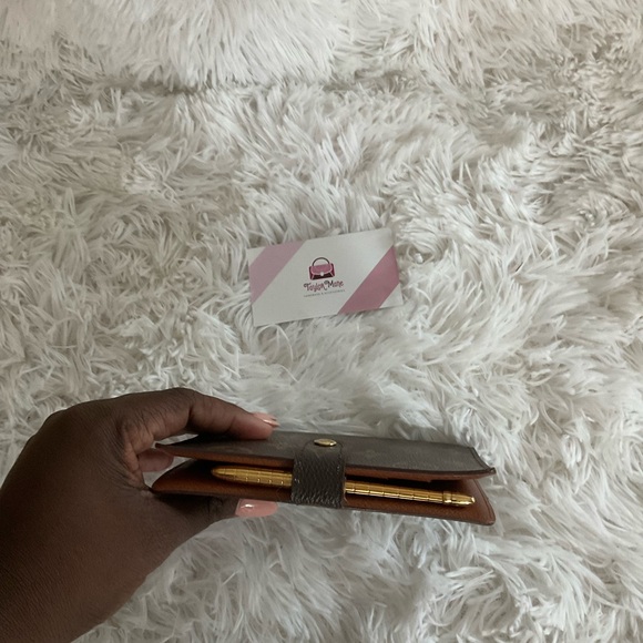 Authentic Louis Vuitton Agenda with Authentic Pen - Picture 4 of 10